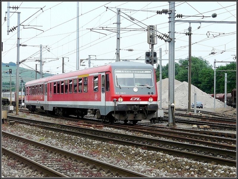 Der CFL Triebzug 628/928 506-5 verl�sst am 08.06.08 den Bahnhof