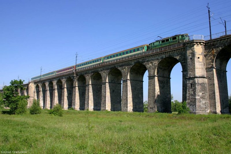 EU07-461 with passenger train "Schmidt" Görlitz-Wrocław Główny, Bridge over Bóbr,