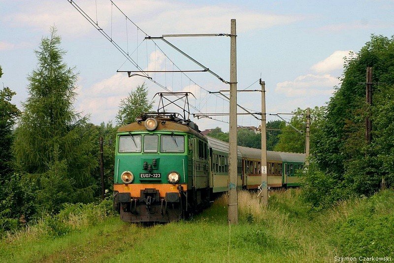 EU07-323 with fast train "Narew", Bielsko-Biala 29.06.2007 (automatically translated, Powered