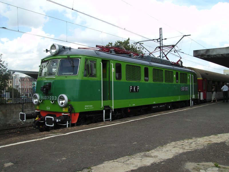 A EU07 in the Katowice railway station on a train