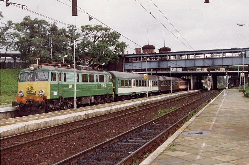EU07 407 with passenger train in 1995 in Lower Kostrzyn