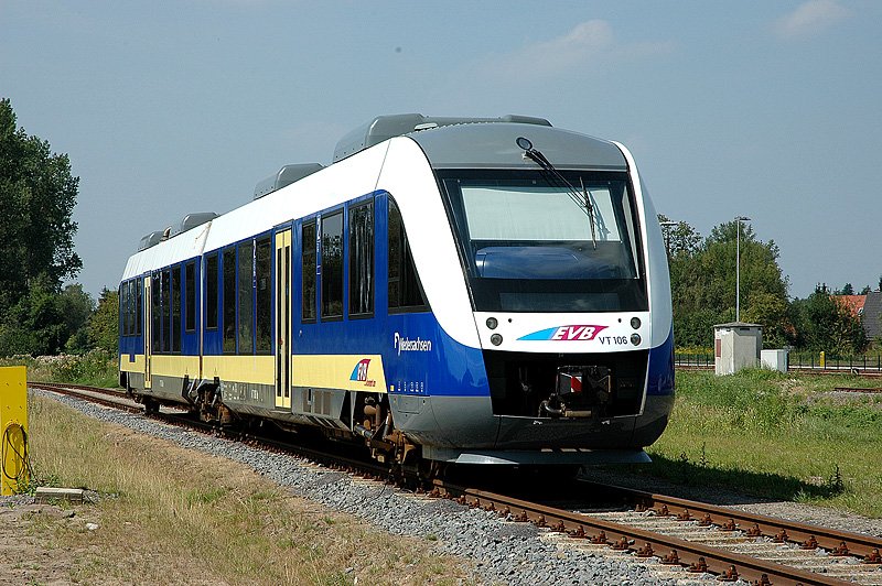 VT 105 (Lint 41) of the EVB in Bremervörde station.