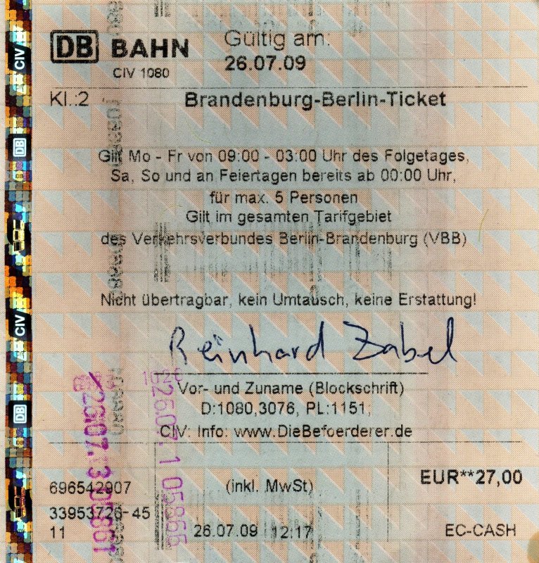 Berlin, 26.07.2009, Brandenburg-Berlin-Ticket, gel�st am Automaten auf dem Bahnhof Berlin-Gesundbrunnen