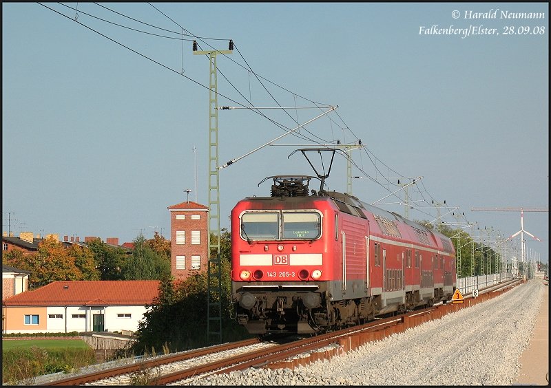 143 205 leaves with the RE26202 Hoyerswerda - Leipzig main