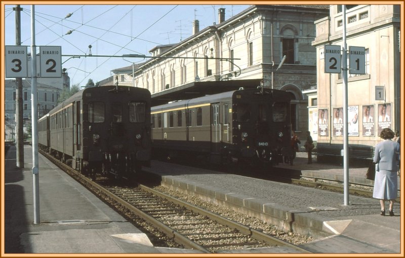 Suburban trains of the FNM in Varese. (Archive 10/81) (automatically