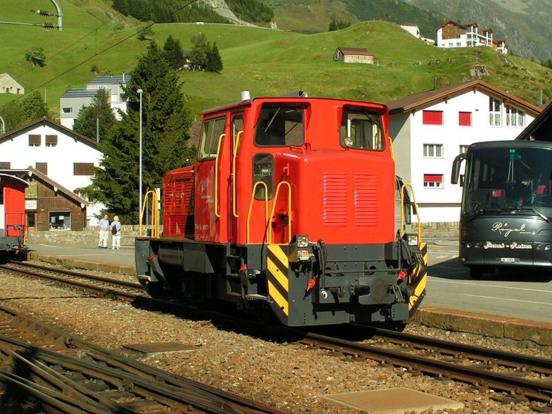 Rangierlok TM 2/2 4971 wartet in Andermatt auf den n�chsten
