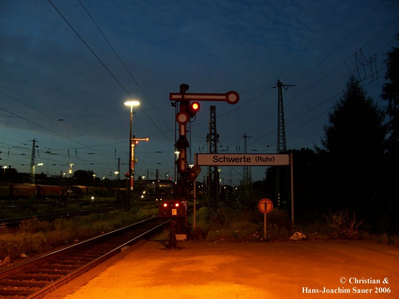 Formsignale bei Nacht in Schwerte (Ruhr) am 30.09.2006.