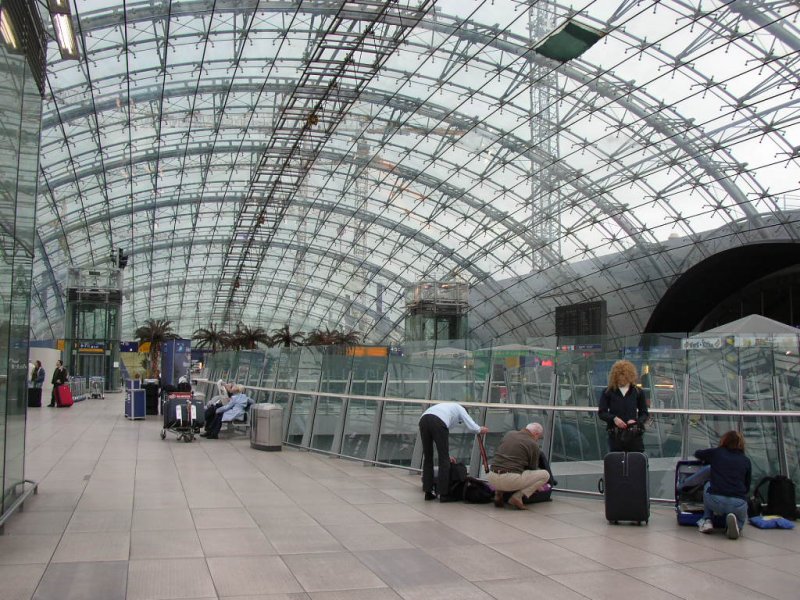Die Bahnhofshalle von Frankfurt am Main Flughafen - Fernbahnhof 