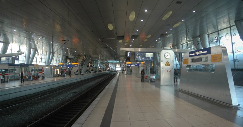 Die futuristischen, noch nicht mal 10 Jahre alten Bahnsteige am