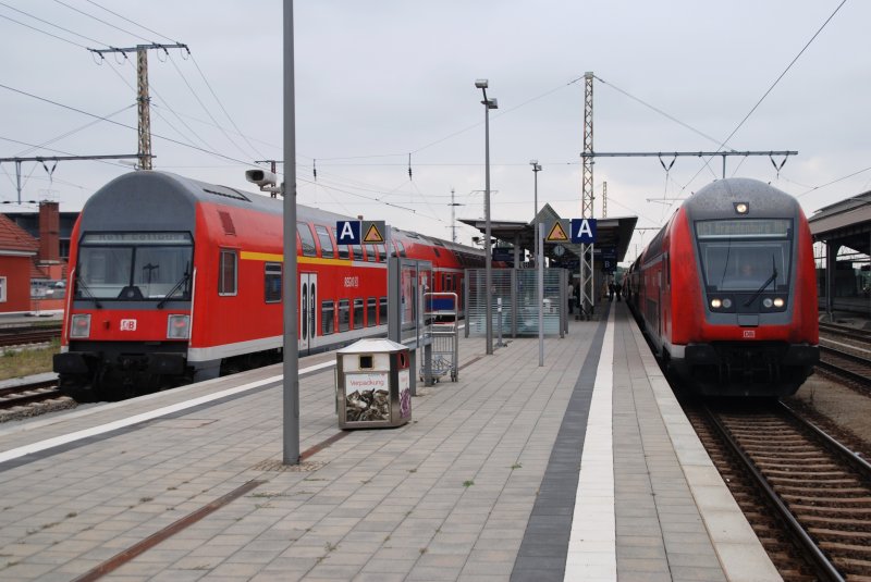 Frankfurt(Oder), 28.09.2009, RE11 nach Cottbus und RE1 nach Brandenburg 