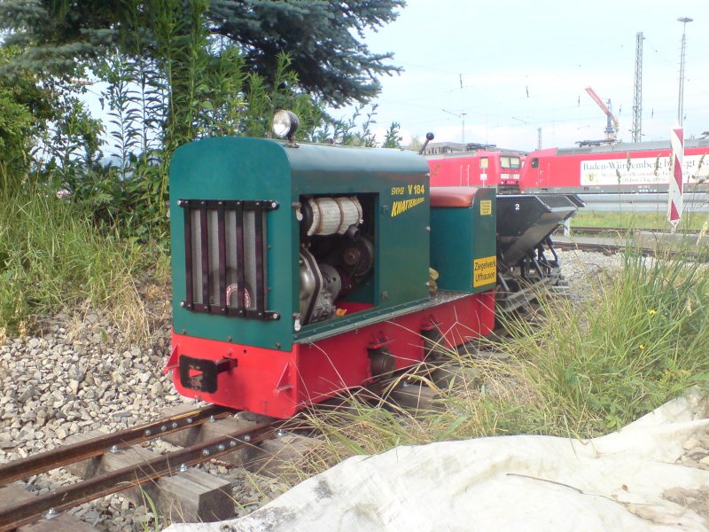 V184 Knatterliesel bei der ersten Testfahrt auf dem noch schotterlosen