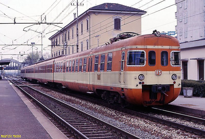 FS Ale940 061 + ALe801 064 in Milano Rogoredo on the 5th of April in 1988