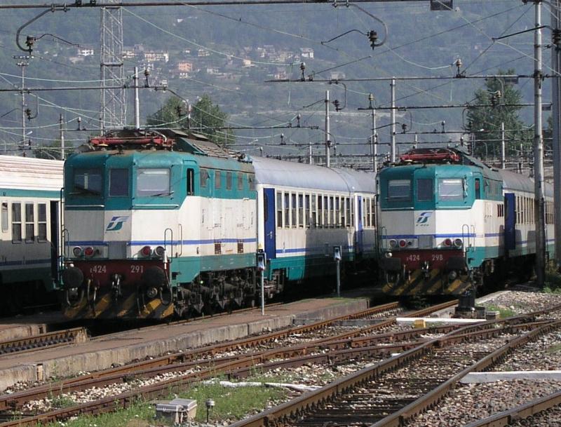 FS e424 291 + e424 298 am 2672004 in Domodossola Bahnbilder.de