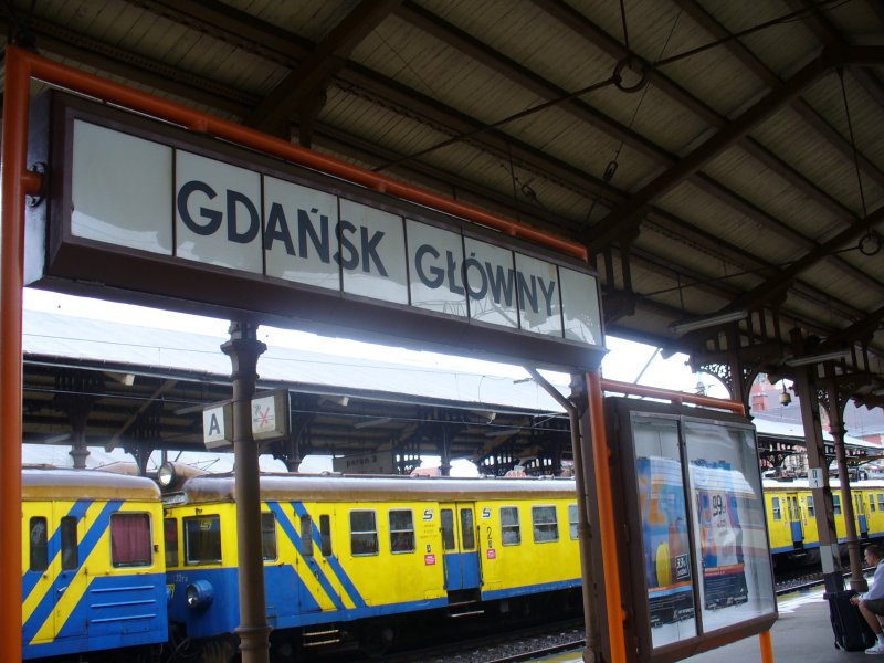 Gdansk Glowny -> Danzig Hauptbahnhof.  