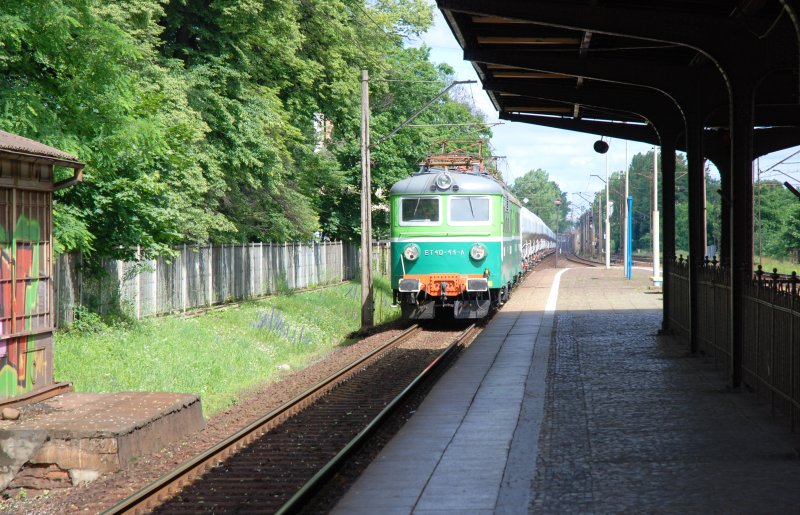 Gdansk, 19.06.2007, ET40-44-A passes through the station Oliwa (automatically translated,