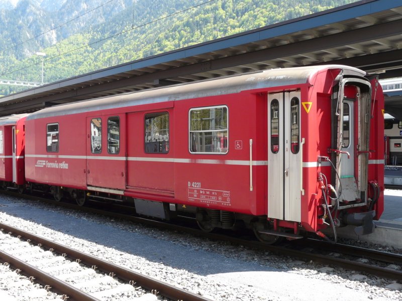 RhB - Gep�ckwagen D 4221 im Bahnhof von Chur am