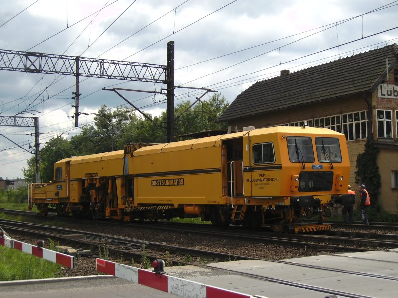 Eine PR-L08-UNIMAT 3S-03-4 beim Bahn�bergang in Lubliniec 