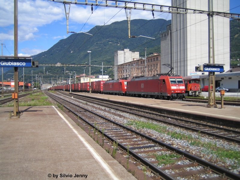 BR 185 128-6, BR 185 133-6 und die nicht sichtbare