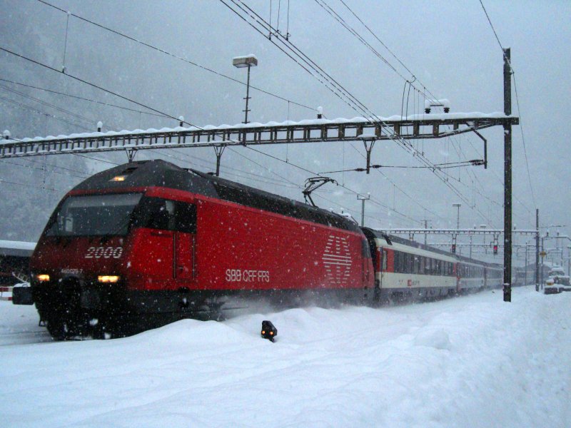 Re 460 079 mit EC nach Milano bei der Durchfahrt