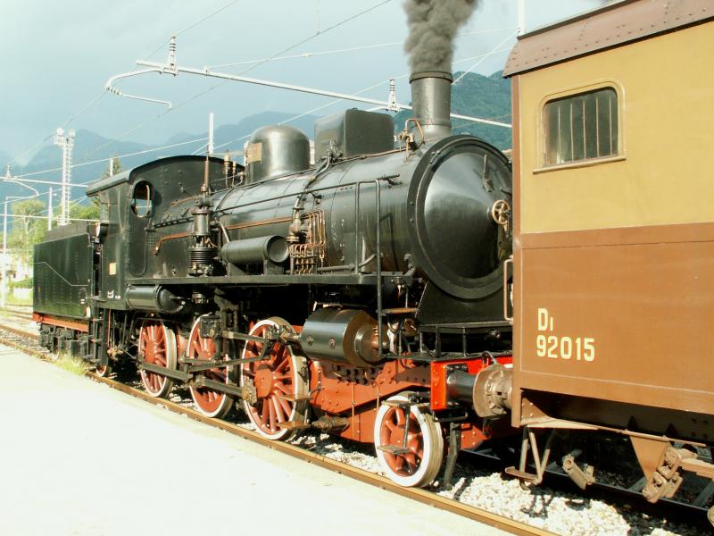 Gruppo ALe 883,hist.Dampfzug mit Lok 625.177 (Schwartzkopff 1922)
von Chiavenna ber Clico und Sondrio nach Tirano.Ab Clico fuhr
die Lok  Rauchkammer voraus  bis nach Tirano.Chiavenna 31.07.05