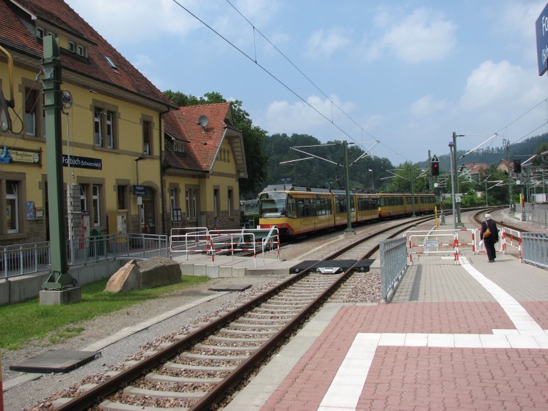 GT 8-100 der AVG im Bahnhof Forbach(Schwarzwald) am 12.06.2007