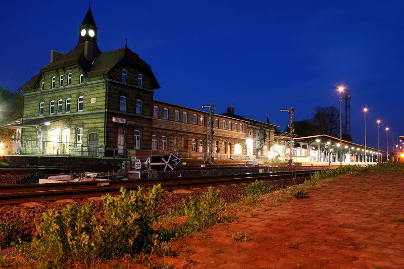 Abenlicher Bahnhof mir Regionalbahn nach Dessau ! 