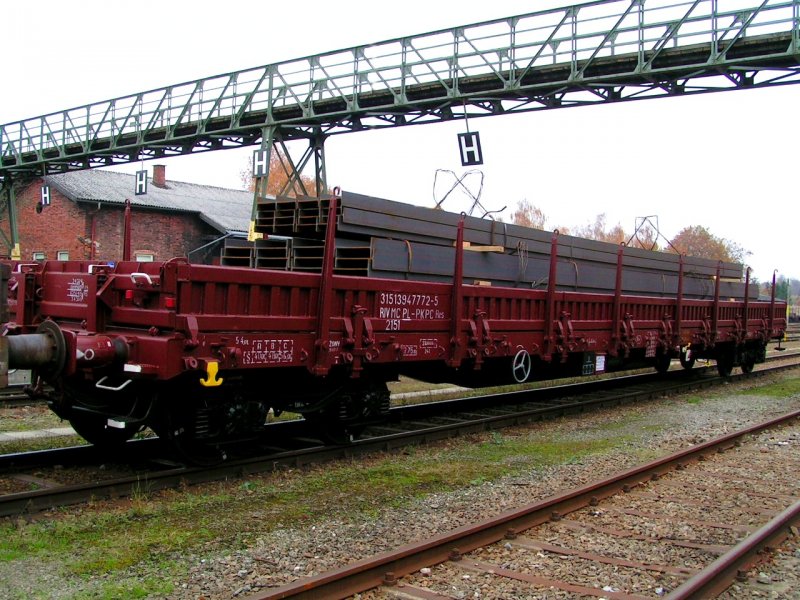 Res_3151 (PL-PKP) 3947772-5 is newly painted, and loaded with IPE-profiles