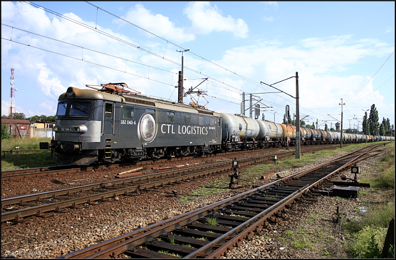 CTL 182 040-6 mit einem Kesselganzzug Roherd�l. Das sagt der