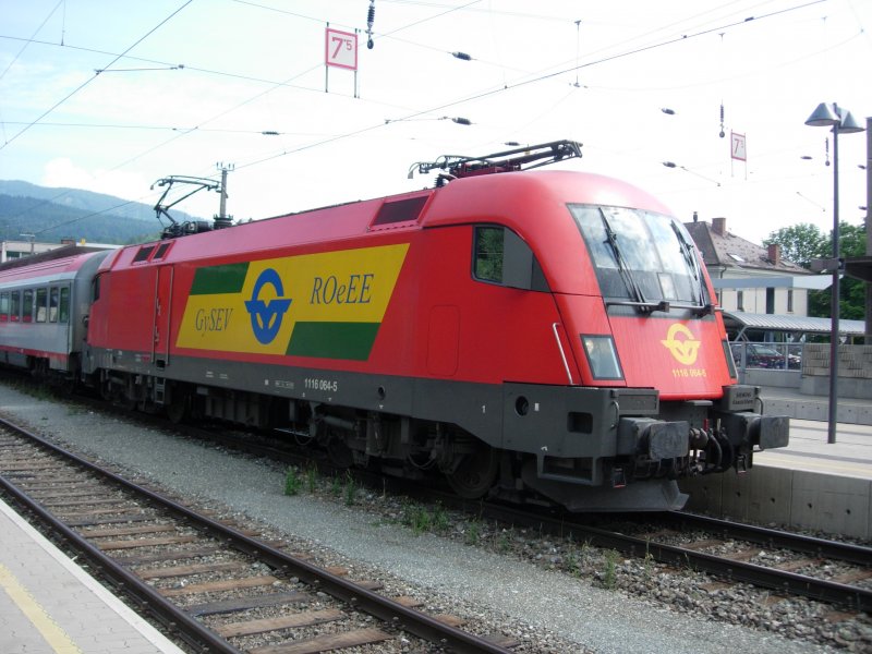 GySEV 1116  zieht einen EC von Wien Sd nach Venecia St. Lucia . Leoben 31.07.2008