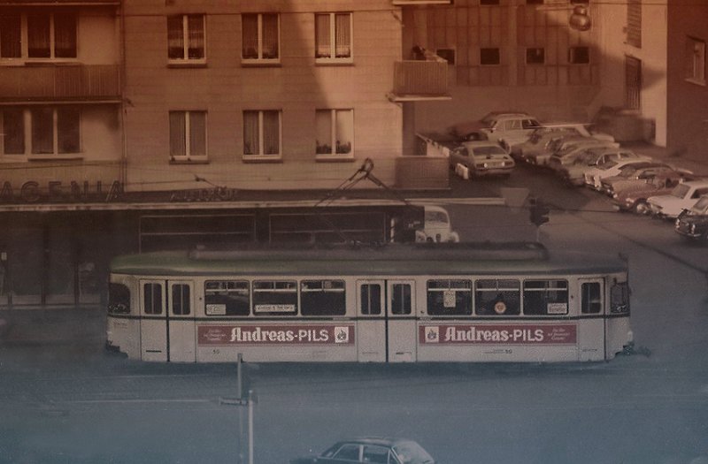 Ein Vierachser der Linie 1 an der Haltestelle Frankfurter Str.
Aufn.1970
