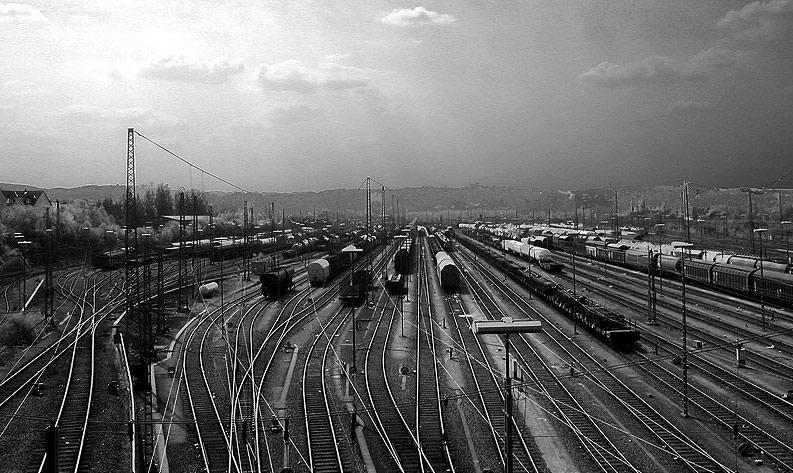 2002, der Rangierbahnhof Hagen-Vorhalle kurz vor einem Gewitter.
Digitalaufnahme 