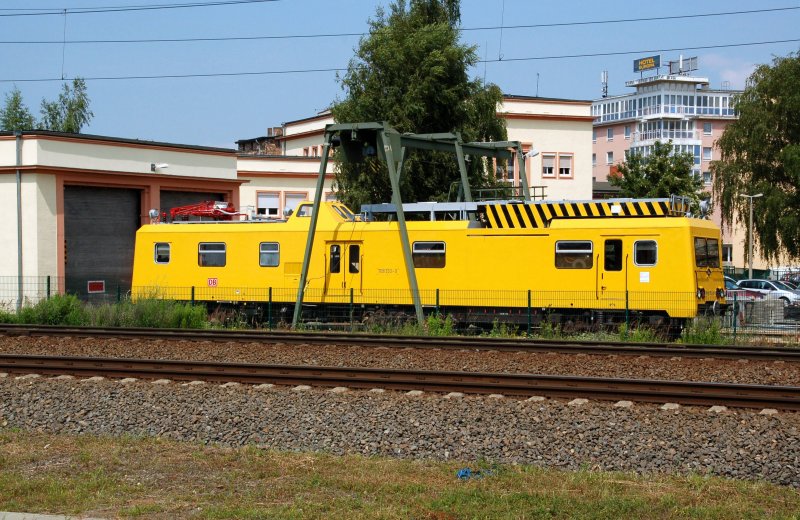 708 333 steht am 04.07.09 in Halle(S), fotografiert vom letzten