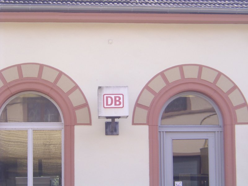 DB-Keks am Bhf Hausach/Schwarzwald.  