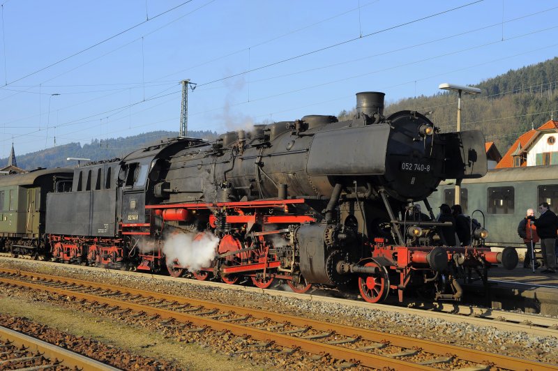 052 740-8 ist ein von drei weiteren Dampfloks wo in