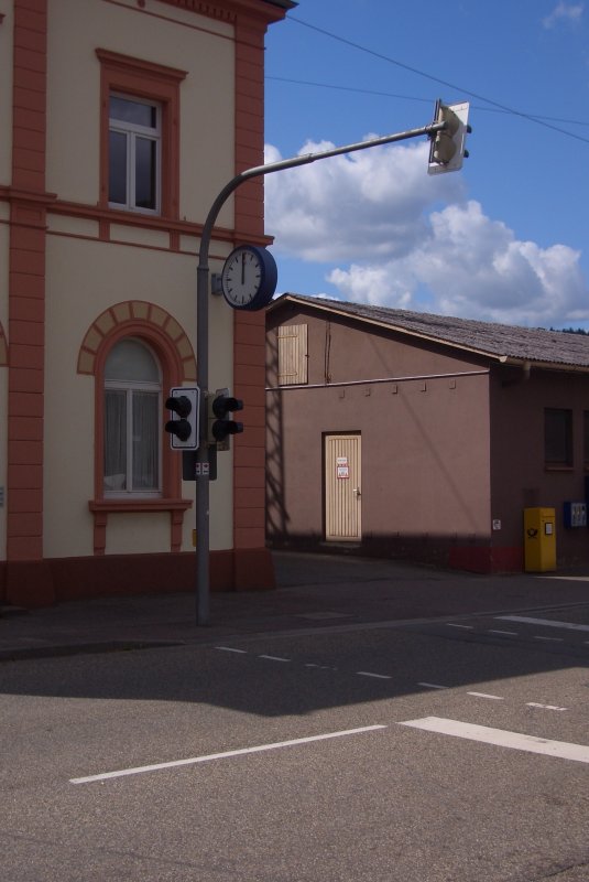 29.08.09: In Hausach am Bahnhof zeigt die Bahnhofsuhr Punk 12