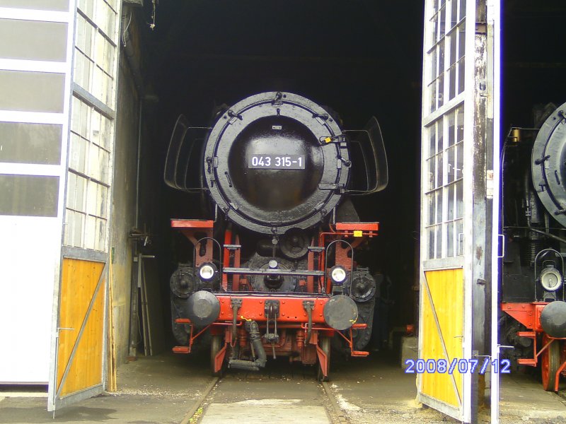 043315-1 stands on 07/12/2008 in the engine shed of the