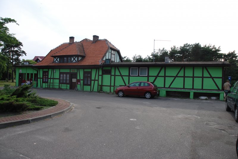 Hel, 21.06.2007, das Bahnhofsgeb�ude  