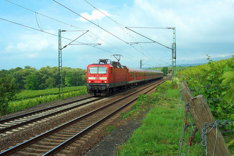 DB 143 019-8 mit der Verst�rker-RB 15850 von Koblenz Hbf
