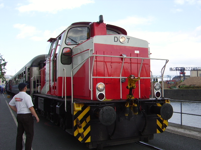 Die D7 der Hafenbahn Frankfurt vor der Abfahrt zum Eisernen