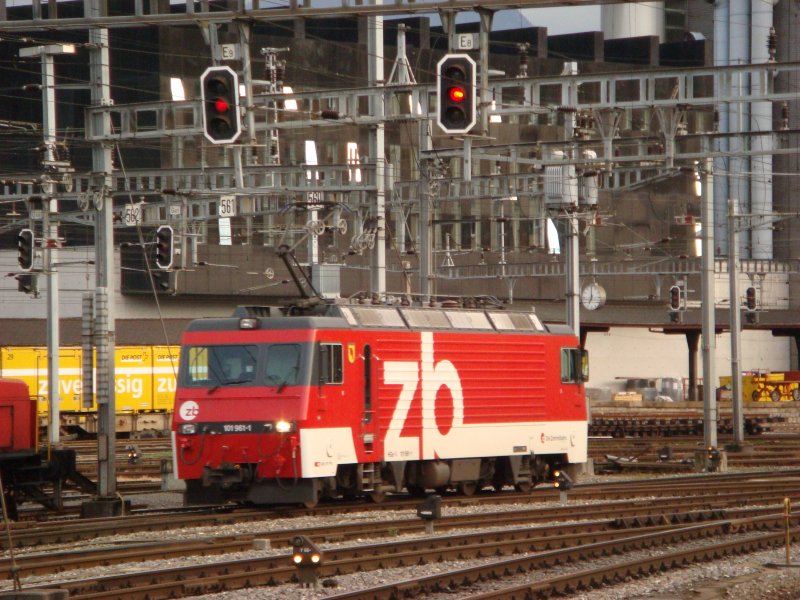 HGe 4/4 101 961 wartet in Luzern am 18.09.2007 auf den GoldenPass aus Interlaken-Ost.