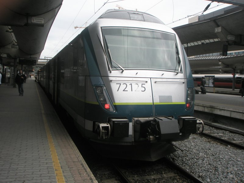 Hier ein BM72 nach Moos, dieser Zug stand am 19.8.2009 in Oslo.