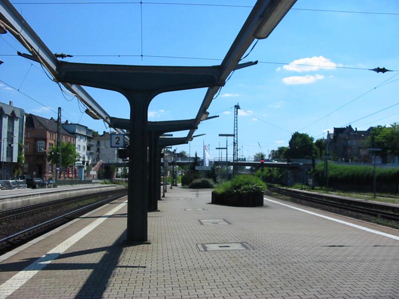 Hier sind alle Ausfahrtsignal von Worms Hbf zusehen. Die Brcke die man sieht ist die Brunnhildenbrcke.