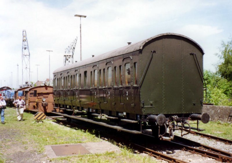 Bayrischer Abteilwagen in N�rdlingen, 24.05.03  