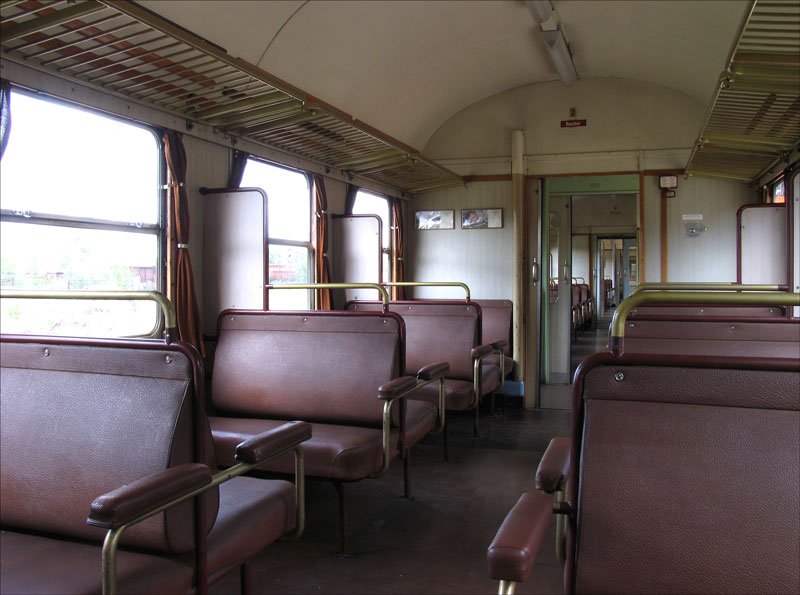 Inneneinrichtung des Wagens Byg 642 (Baujahr 1957, DB-Nummer 75 443,