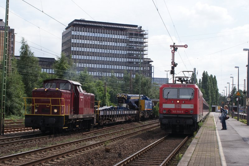 Hochwaldbahn VL 4 mit Kranwagenzug in Dsseldorf Rath am 22.07.08
Gru und Danke an den Tf der 143 !