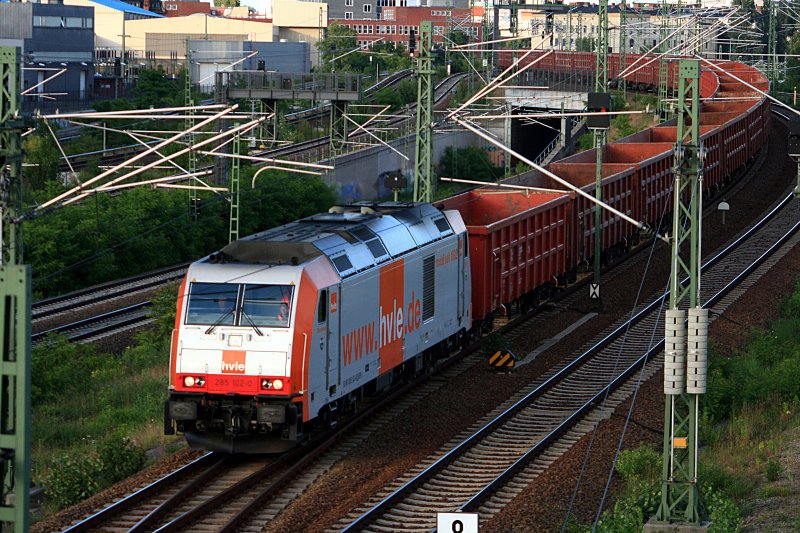 hvle 285 102-0 mit Eaos-Zug (Berlin Westhafen, 05.06.2009).