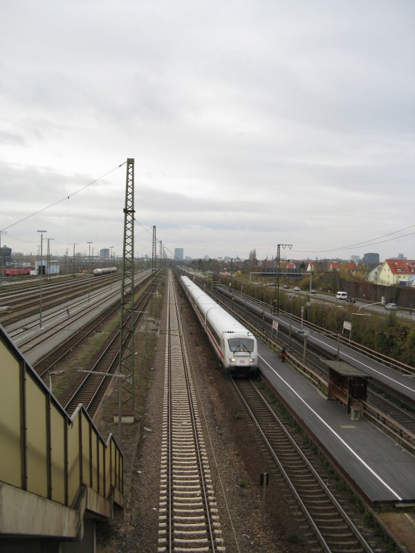 IC 1811 von Dortmund Hbf nach Stuttgart Hbf.Am 16.11.08 bei der durchfahrt in Mannheim Rangierbahnhof.