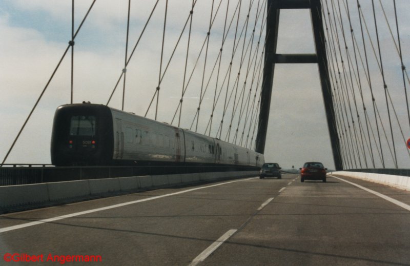 IC 3 5081 on 21/07/2000 at the Fehmarn bridge in