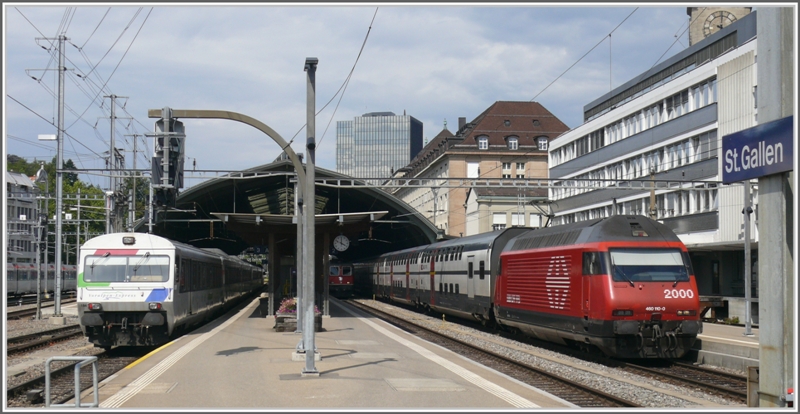 IC 732 mit Re 460 110-0 trifft in St.Gallen auf BDt 194 des VoralpenExpress IR2428. (09.07.2009)