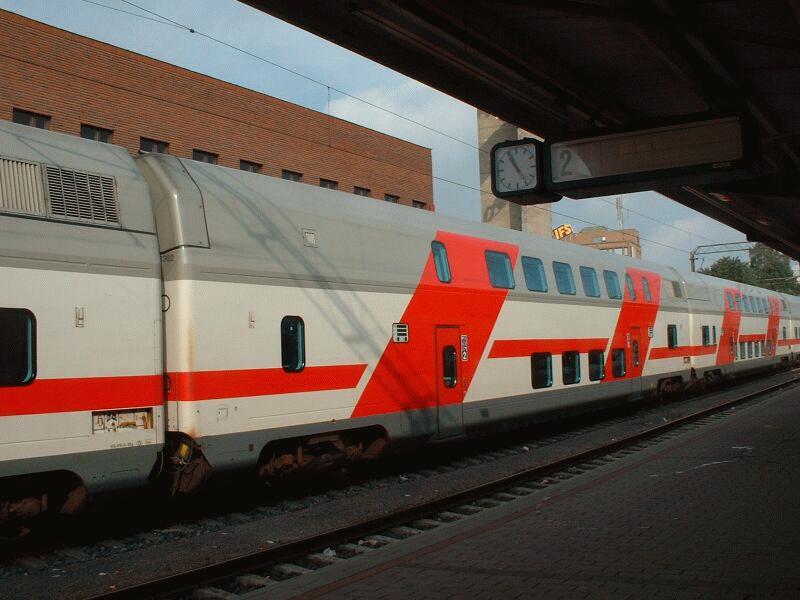 IC2-Wagen 2.Kl. mit Verkaufs-Kiosk am 06.09.2002 in Tampere. 